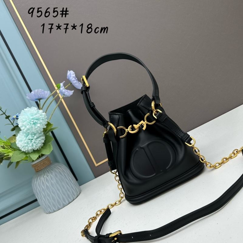 D*or bucket bags